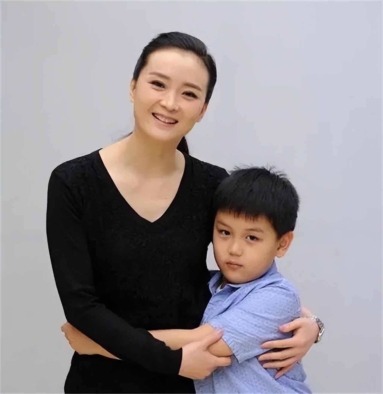 王艳和老公,低调恩爱26年,其实豪门生活不好过
