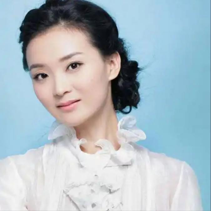 婆婆去世、老公失联、儿子转性,51岁王艳终于熬出头逆袭人生赢家