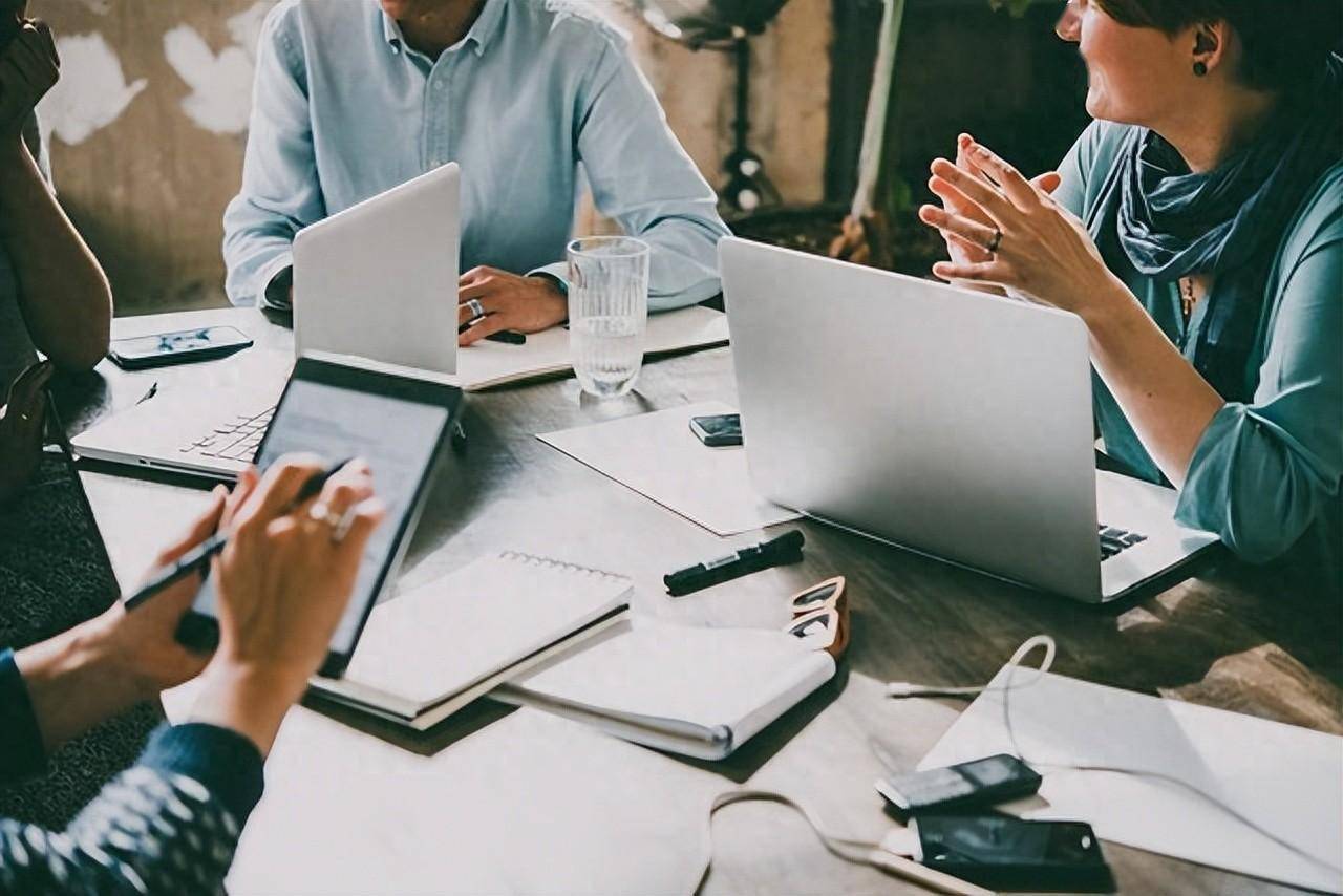 如何根据活动主题选媒体发布报道？大学生三下乡发稿的法则