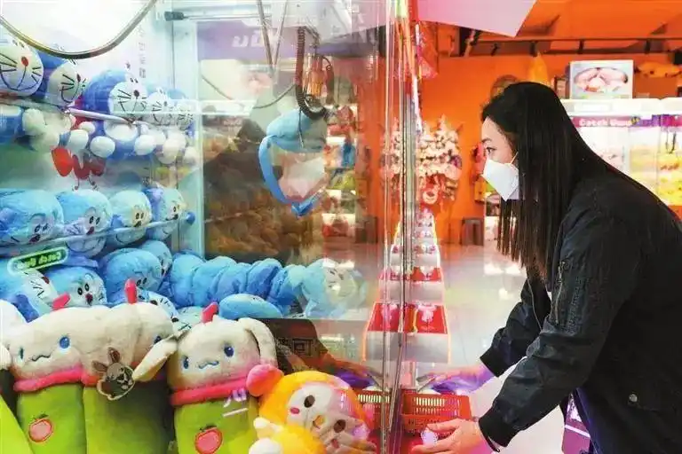 在深圳,“抓娃娃”有多火!