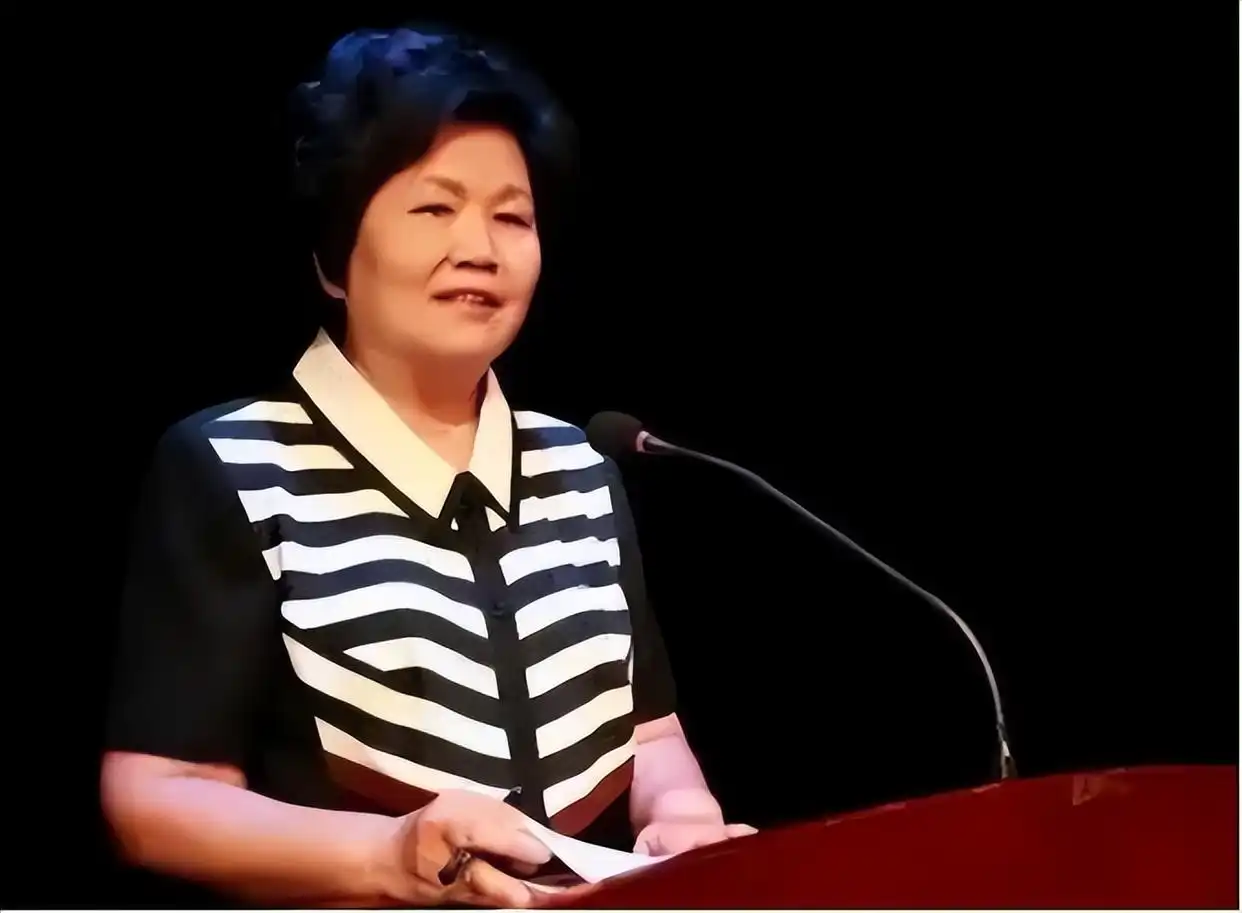 回顾邢质斌:与丈夫相守50年,罗京离世后自请离职,如今怎样了