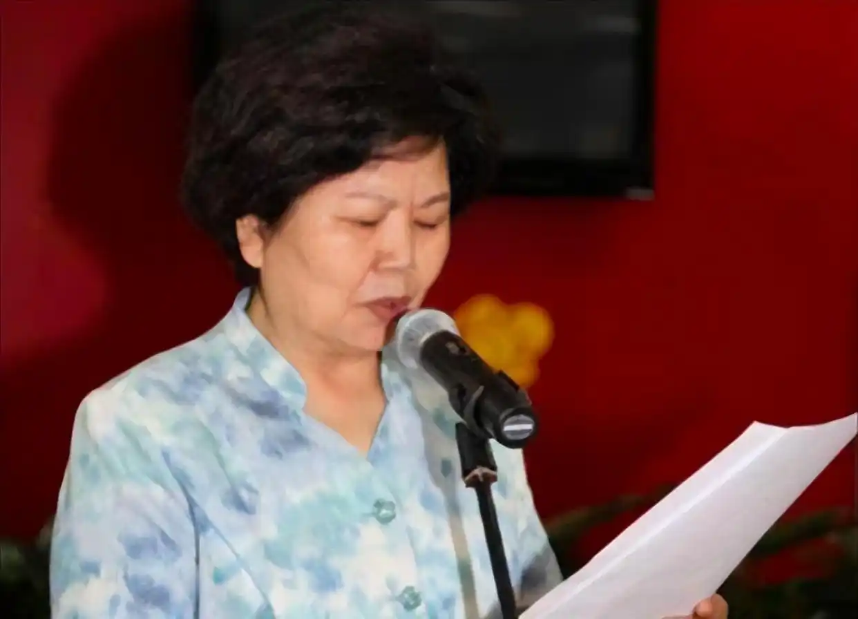 回顾邢质斌:与丈夫相守50年,罗京离世后自请离职,如今怎样了