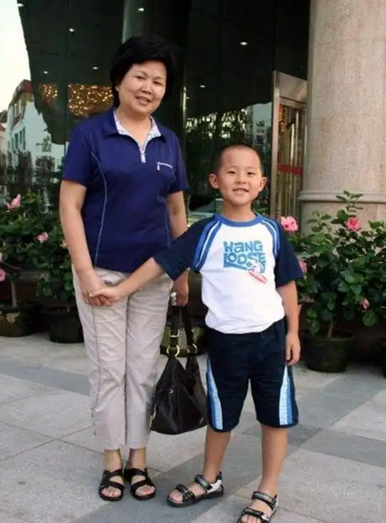 回顾邢质斌:与丈夫相守50年,罗京离世后自请离职,如今怎样了