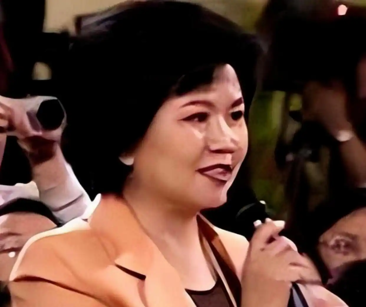 回顾邢质斌近照曝光:76岁满头白发,与丈夫相濡以沫安享晚年