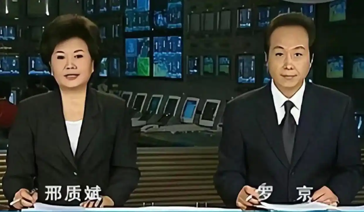 回顾邢质斌近照曝光:76岁满头白发,与丈夫相濡以沫安享晚年