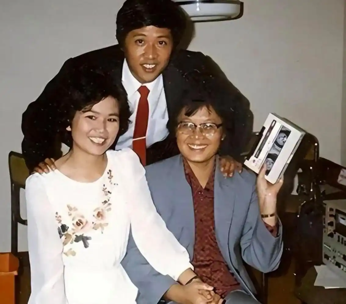 回顾邢质斌近照曝光:76岁满头白发,与丈夫相濡以沫安享晚年