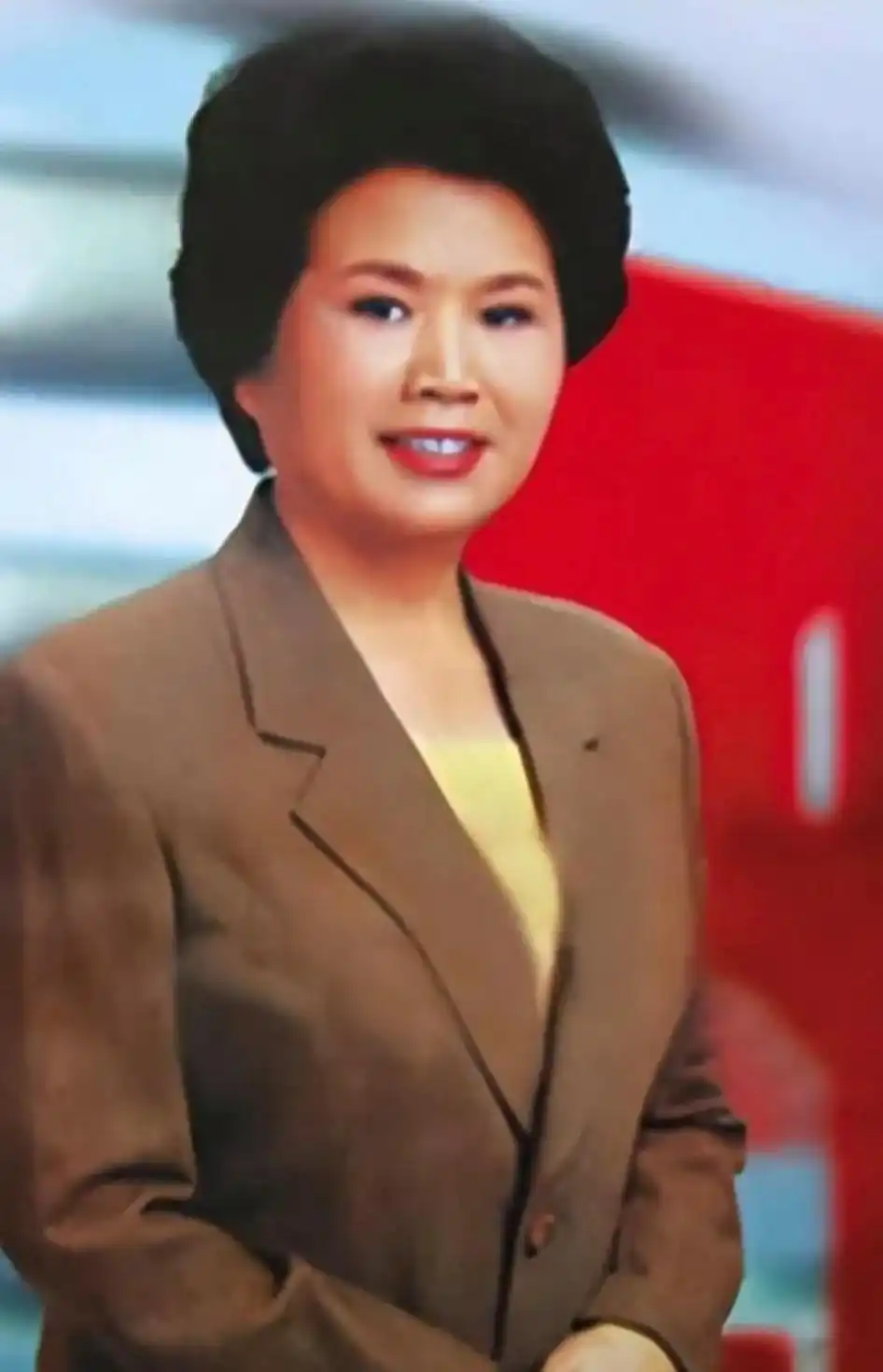 回顾邢质斌近照曝光:76岁满头白发,与丈夫相濡以沫安享晚年