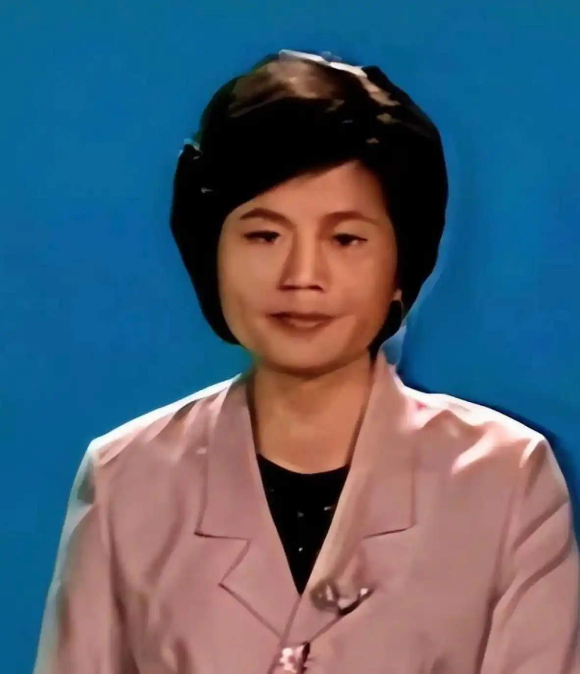 回顾邢质斌近照曝光:76岁满头白发,与丈夫相濡以沫安享晚年