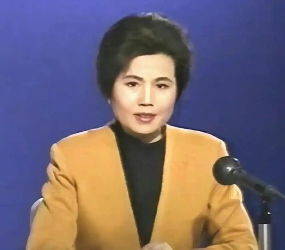 回顾邢质斌近照曝光:76岁满头白发,与丈夫相濡以沫安享晚年