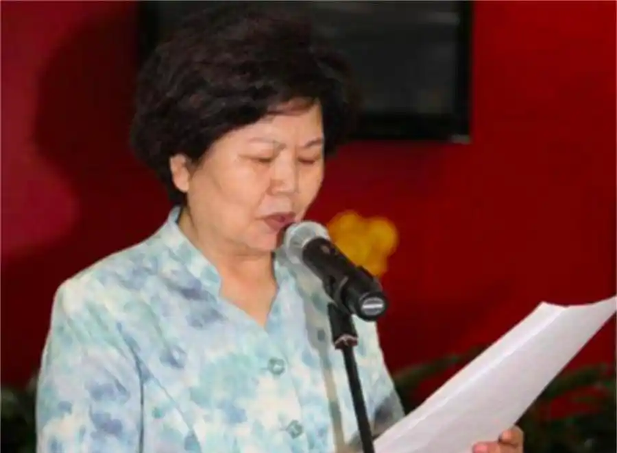 回顾:邢质斌鲜少露面,与初恋丈夫共度一生,退休后生活近况引关切