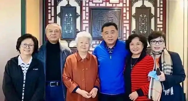 王牌播音员邢质斌离职内幕，男搭档离世三月后，她为何突然告别？