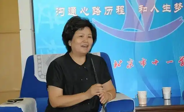 王牌播音员邢质斌离职内幕，男搭档离世三月后，她为何突然告别？