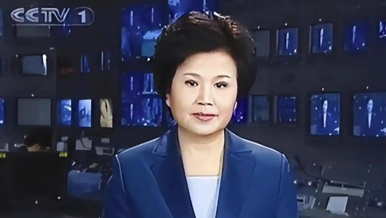 邢质斌近照曝光：76岁满头白发，与丈夫相濡以沫安享晚年