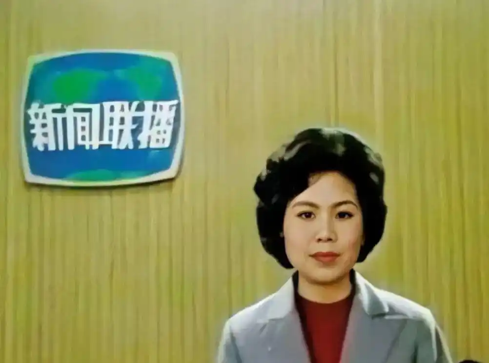 邢质斌近照曝光：76岁满头白发，与丈夫相濡以沫安享晚年