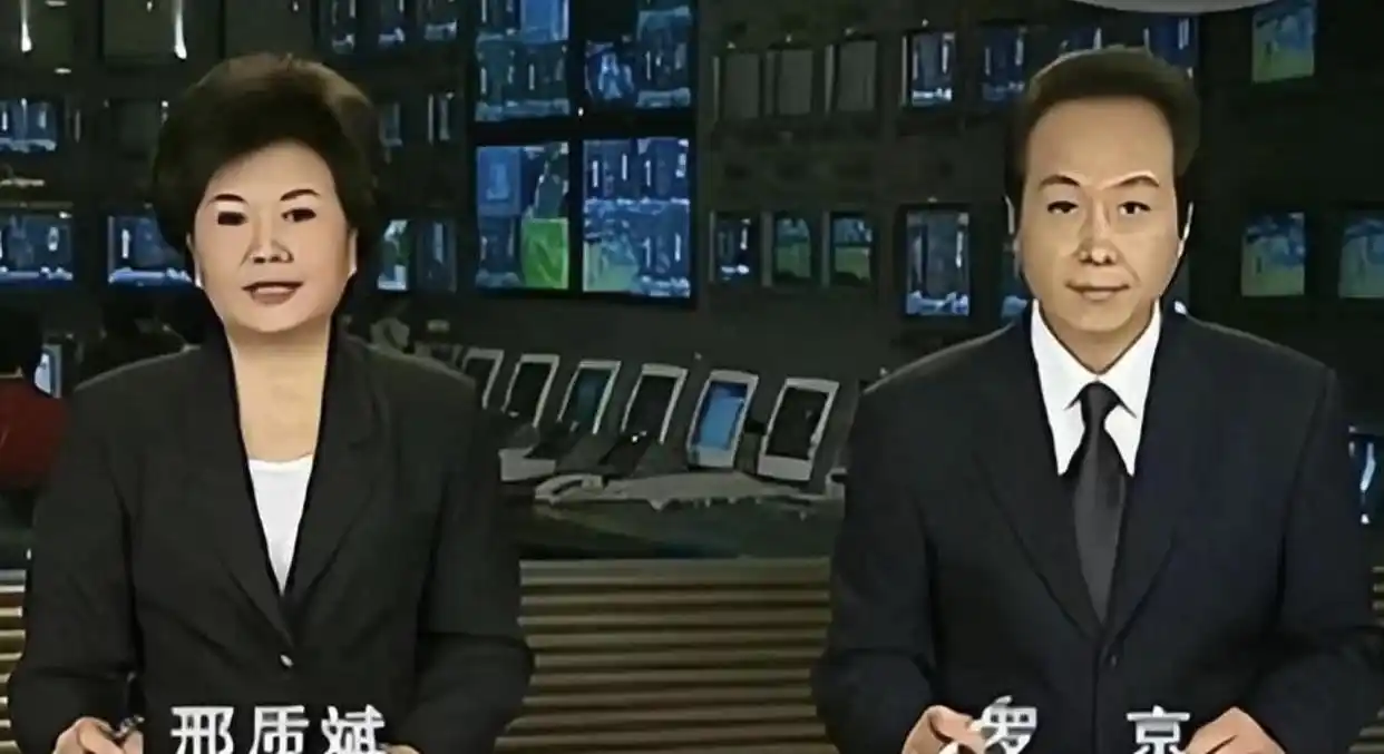 邢质斌近照曝光：76岁满头白发，与丈夫相濡以沫安享晚年