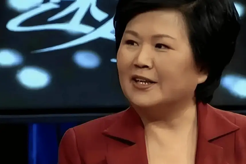 与丈夫相守48年,搭档罗京去世后自愿离职,邢质斌如今怎样了?