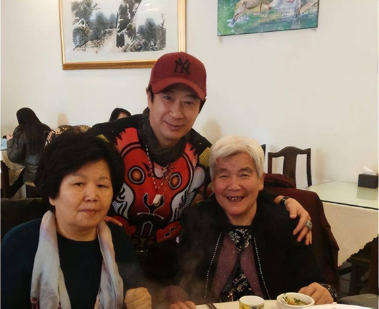 与丈夫相守48年,搭档罗京去世后自愿离职,邢质斌如今怎样了?