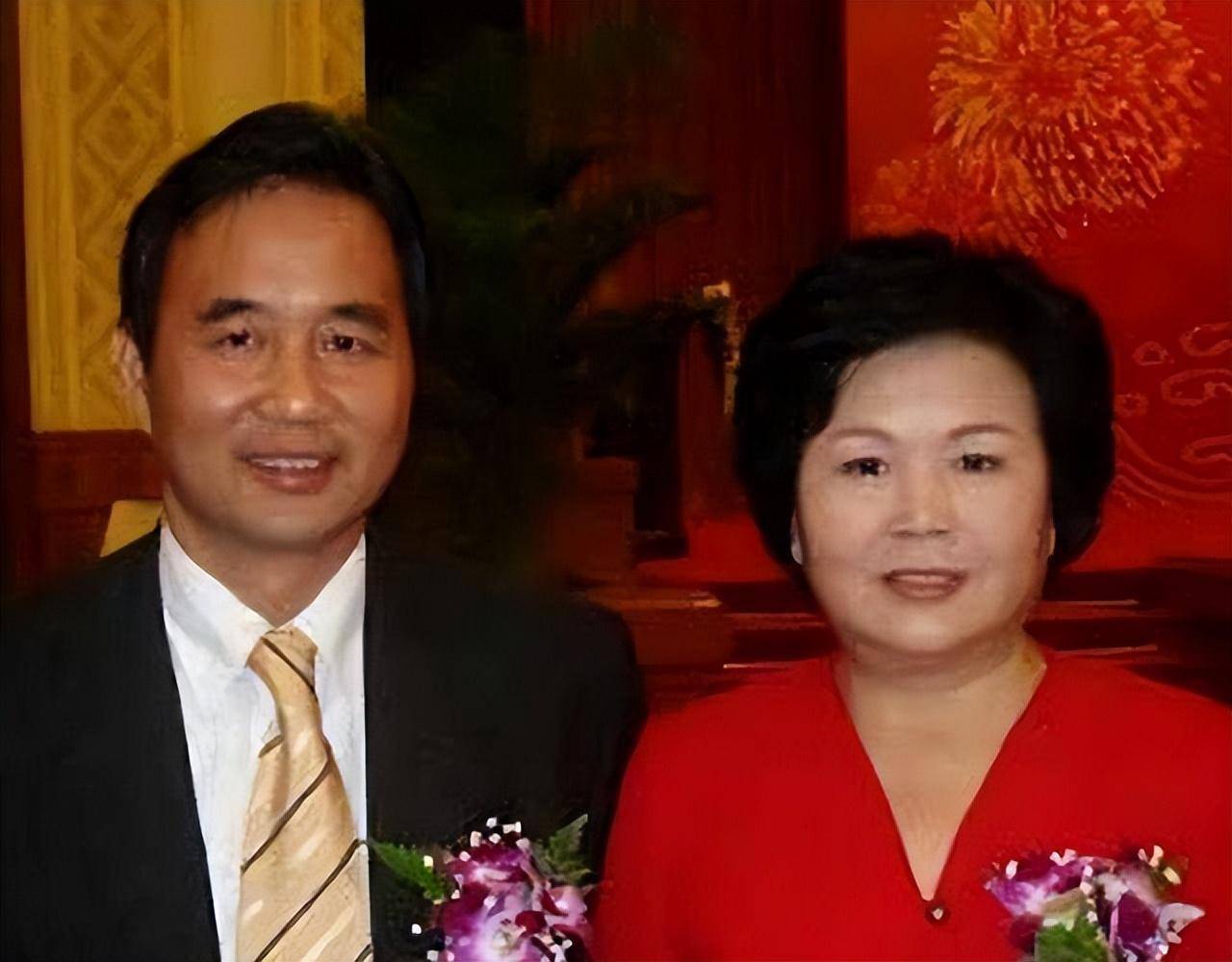 与丈夫相守48年,搭档罗京去世后自愿离职,邢质斌如今怎样了?