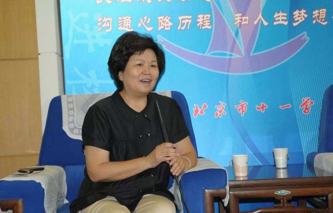 与丈夫相守48年,搭档罗京去世后自愿离职,邢质斌如今怎样了?