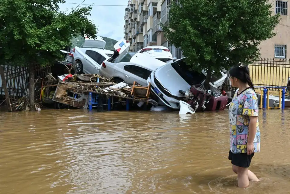 洪水淹过太师屯，北京暴雨转移八万人