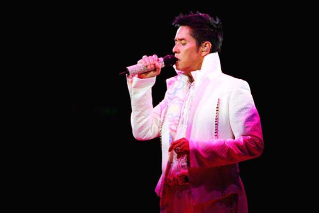 假如家驹和哥哥张国荣都还健在，那么谁才能和他们逐较歌神？