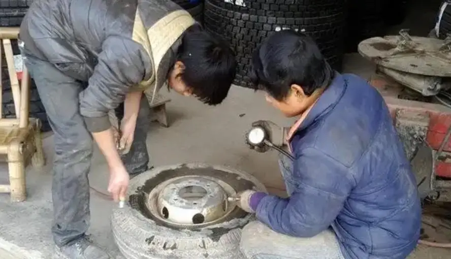 12年，山东男孩被工友开玩笑，用高压泵往体内充气，五脏严重损坏