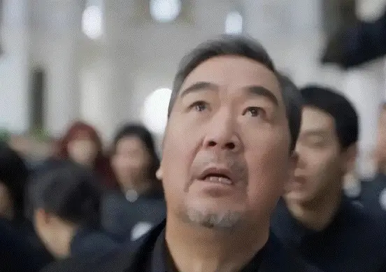 收手吧张国立！和小二十岁杨童舒演情侣、吻戏不断，太辣眼睛