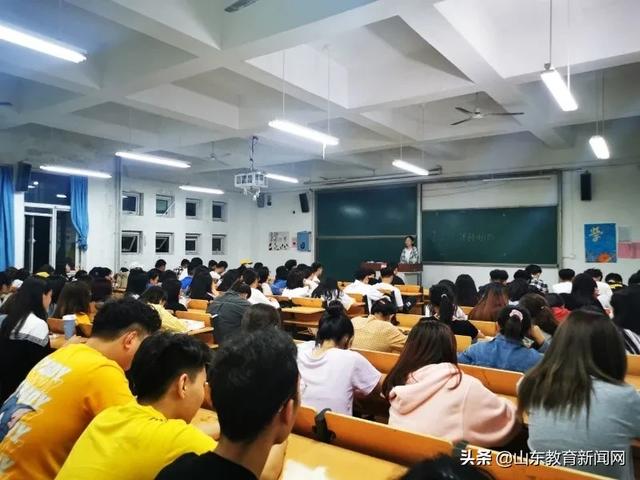 以心迎新,梦想起航——齐鲁师范学院青年志愿者为新生入学温情护航