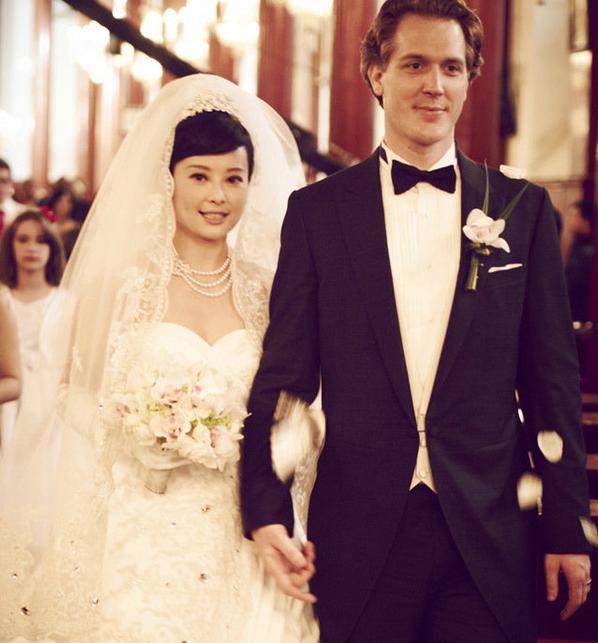 身价300亿富商徐威，宠袁立12年，为何转身迎娶奥运冠军张怡宁？