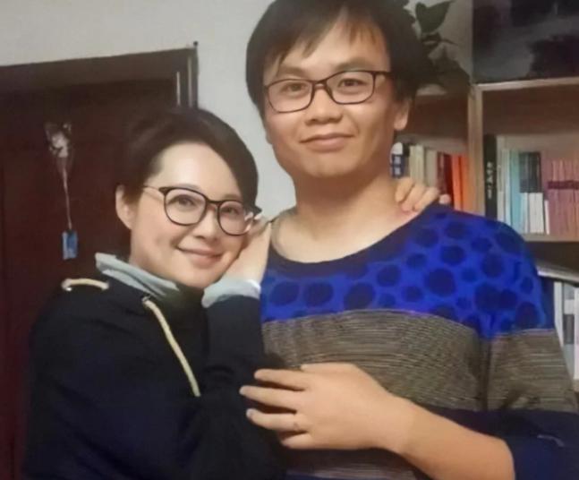 身价300亿富商徐威，宠袁立12年，为何转身迎娶奥运冠军张怡宁？