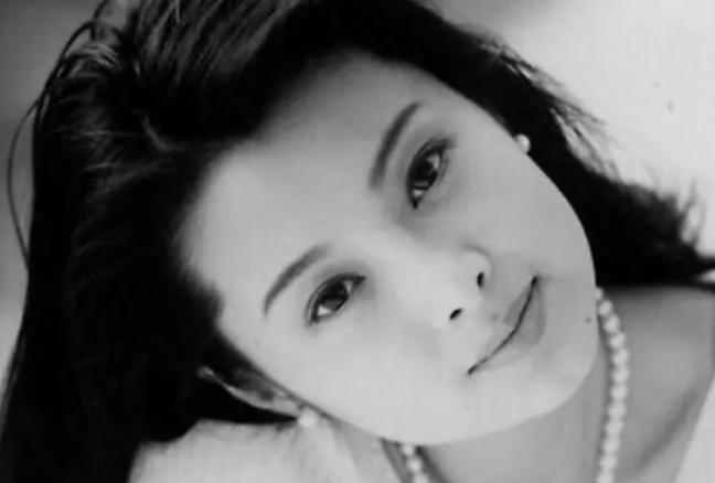 身价300亿富商徐威，宠袁立12年，为何转身迎娶奥运冠军张怡宁？