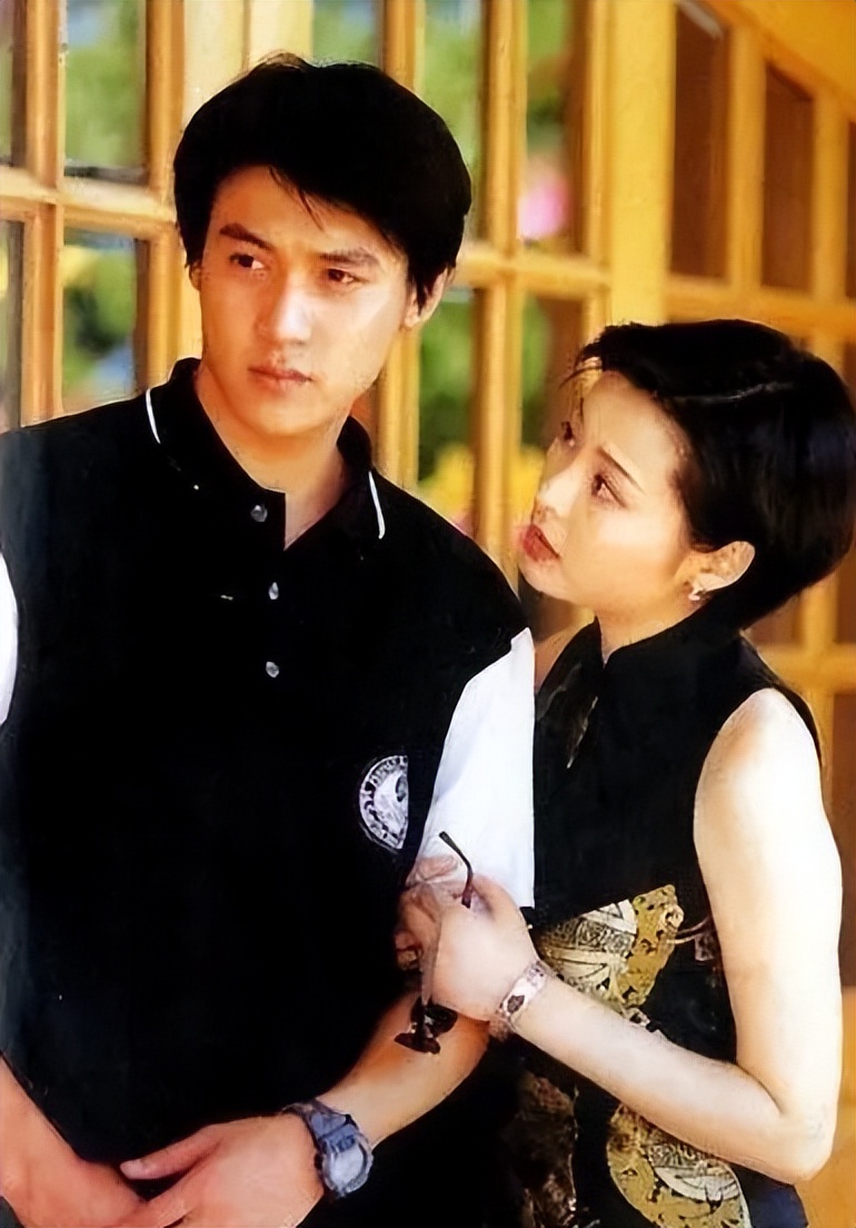 身价300亿富商徐威，宠袁立12年，为何转身迎娶奥运冠军张怡宁？