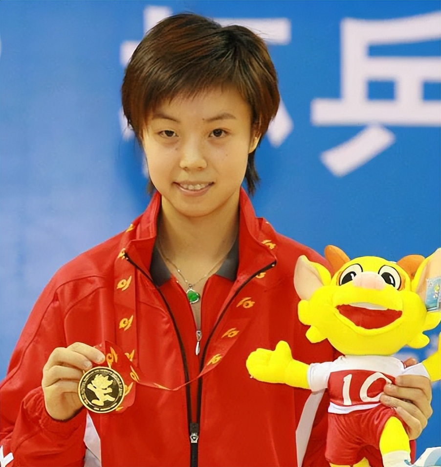 身价300亿富商徐威，宠袁立12年，为何转身迎娶奥运冠军张怡宁？