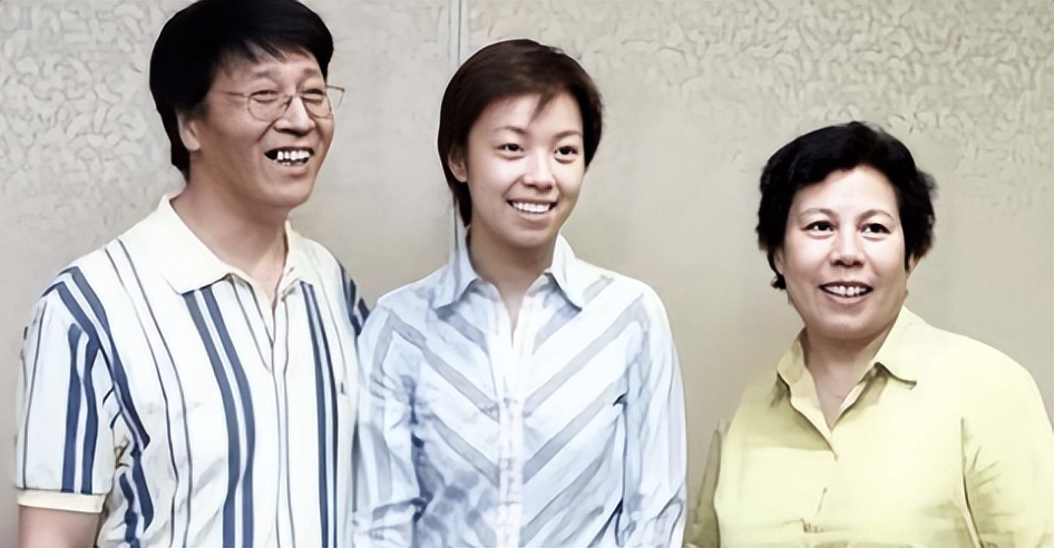 身价300亿富商徐威，宠袁立12年，为何转身迎娶奥运冠军张怡宁？