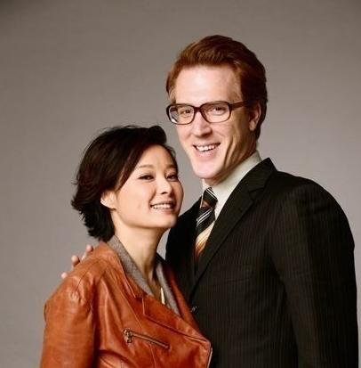 与富商同居12年,与两任前夫闪离,三婚嫁给穷诗人的袁立不后悔?