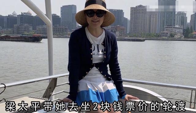 与富商同居12年,与两任前夫闪离,三婚嫁给穷诗人的袁立不后悔?