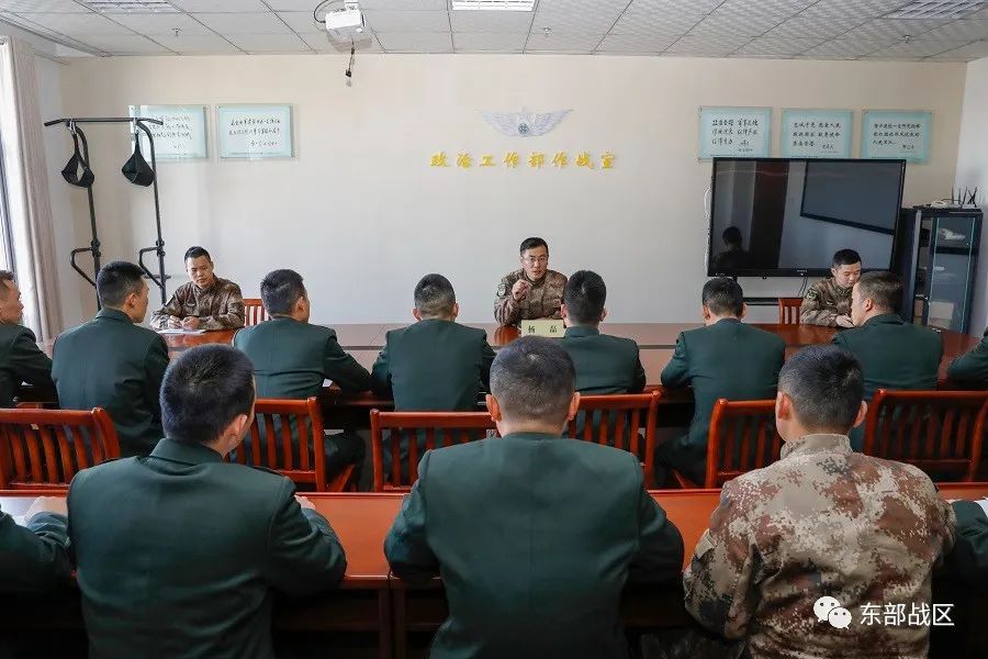 太暖了!老兵退伍返乡,专车相送