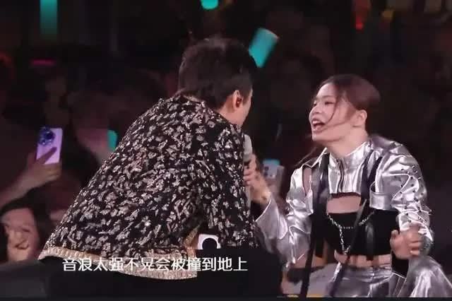 邓超炸场湖南卫视跨年晚会，全开麦唱跳封神，收视登顶燃爆全网！