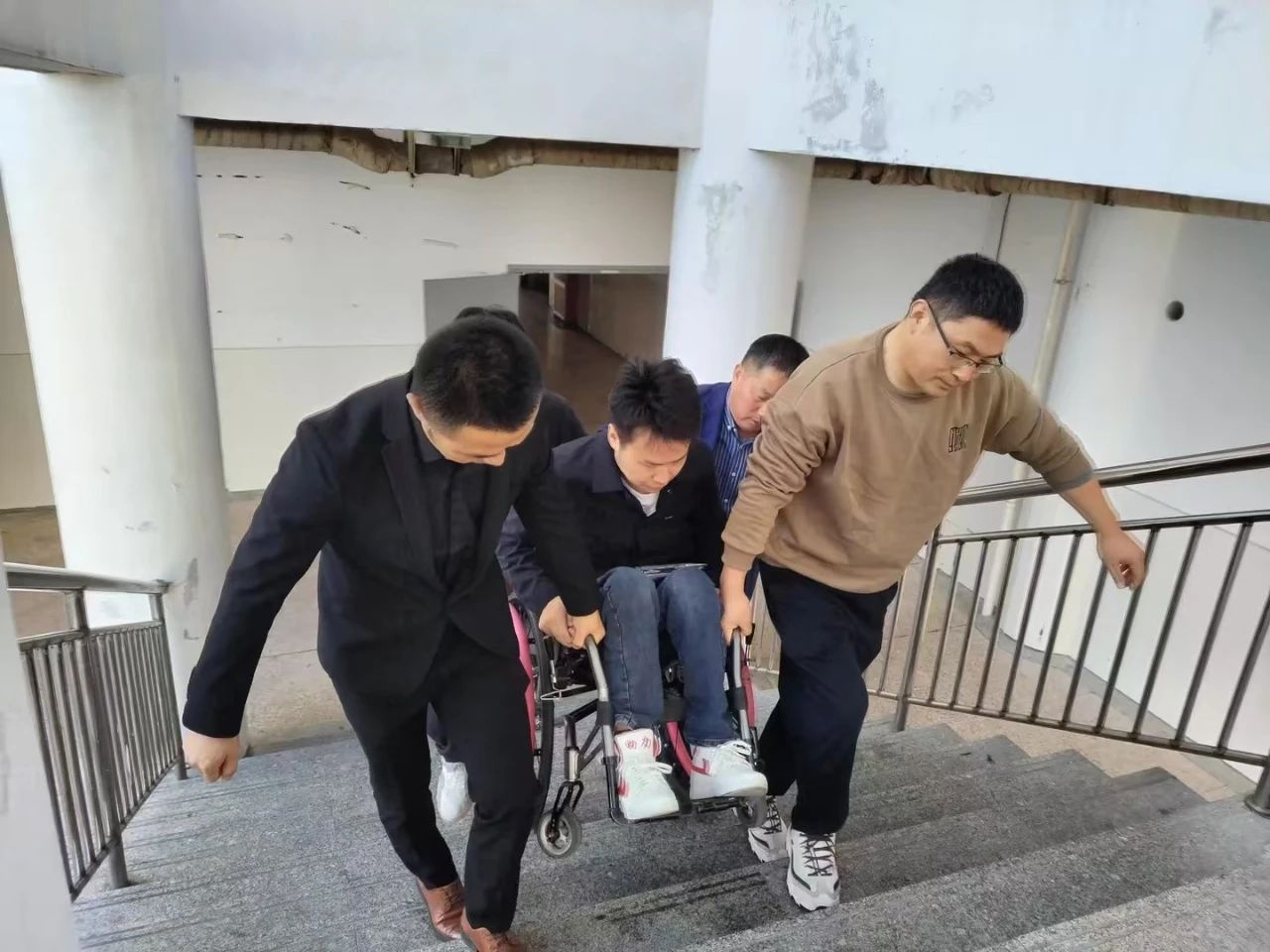 江苏2024年10月高等教育自学考试顺利举行