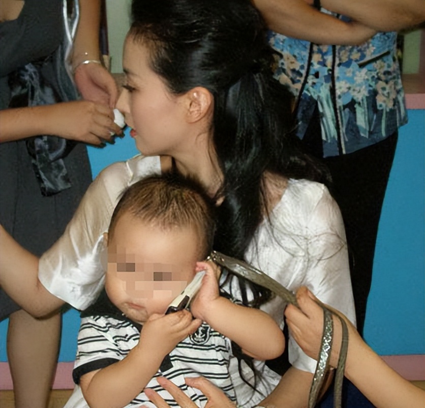 王艳19岁儿子越来越优秀了