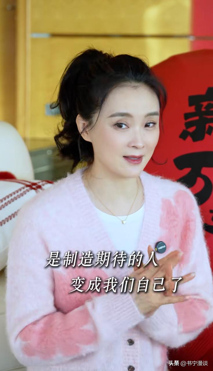 王艳儿子帅到认不出！19岁球球和妈妈一起布置豪宅 高又帅比例绝佳