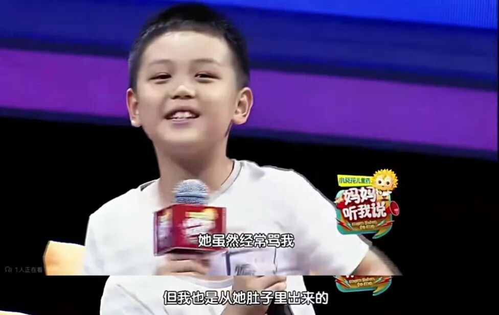 还记得王艳儿子“球球”王泓钦吗？颜值逆袭了？