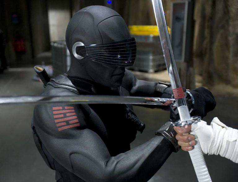 习惯了动作戏的阿德沃尔,这次要跟“眼镜蛇”较量一下了