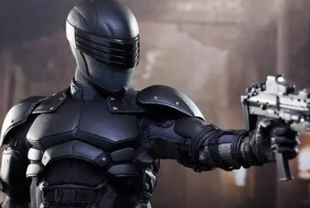 习惯了动作戏的阿德沃尔,这次要跟“眼镜蛇”较量一下了