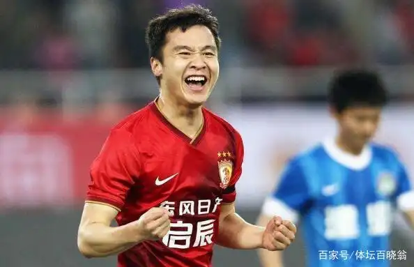 他俩当年在申花两翼齐飞，如今全都面临没球踢，一个年龄32一个31