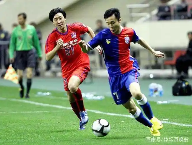 他俩当年在申花两翼齐飞，如今全都面临没球踢，一个年龄32一个31