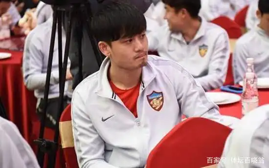 他俩当年在申花两翼齐飞，如今全都面临没球踢，一个年龄32一个31