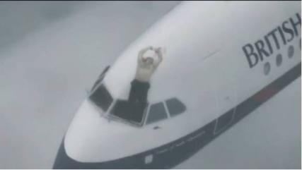 为什么飞机不能开窗户，直升机可以？