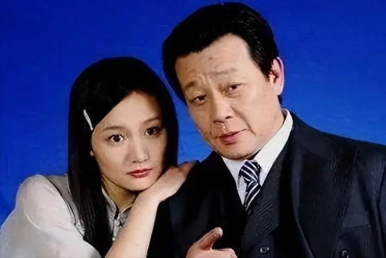 寇世勋坐拥双妻，39岁儿子未婚生女不结婚，可怜等两年的孩子妈