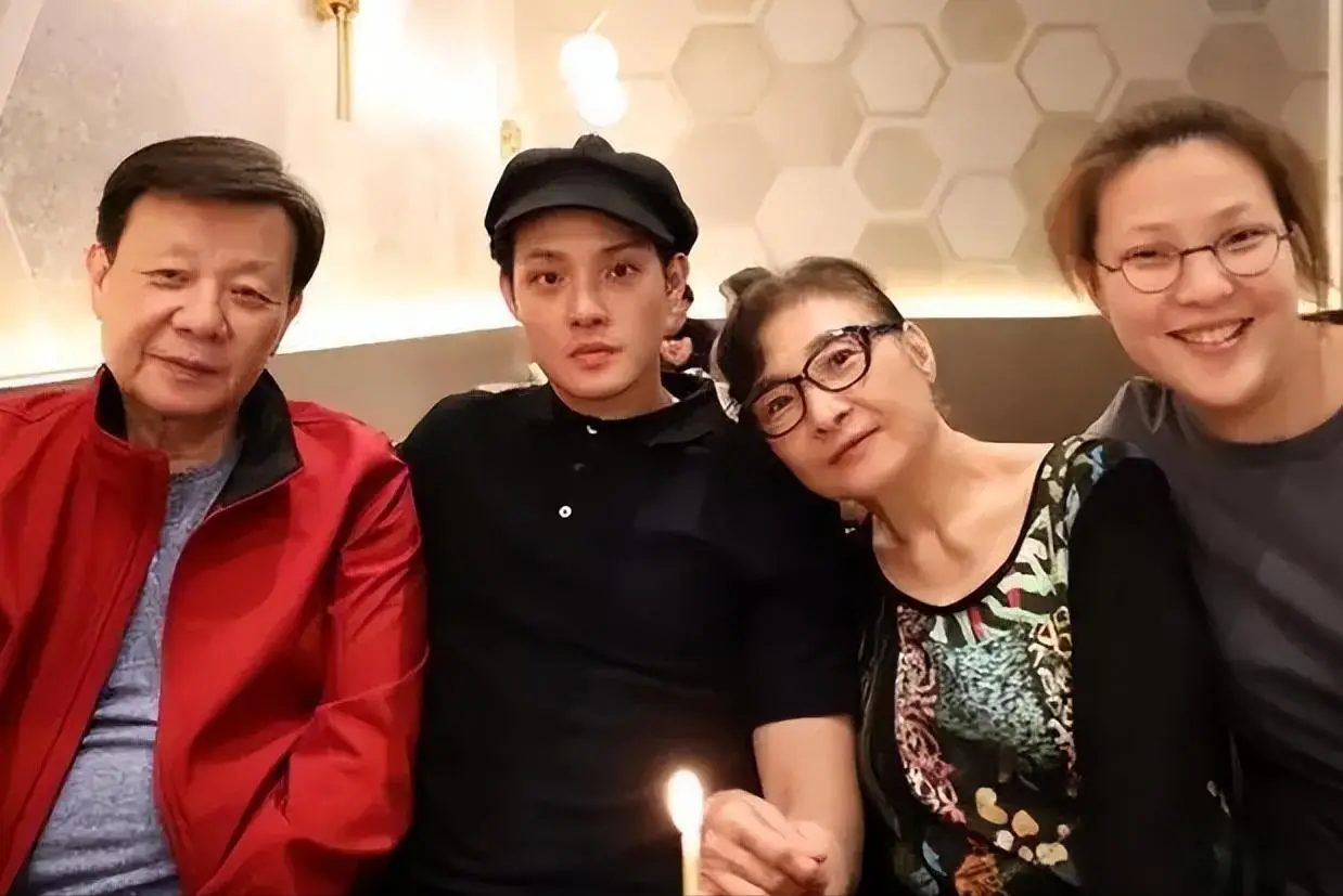 寇世勋坐拥双妻，39岁儿子未婚生女不结婚，可怜等两年的孩子妈